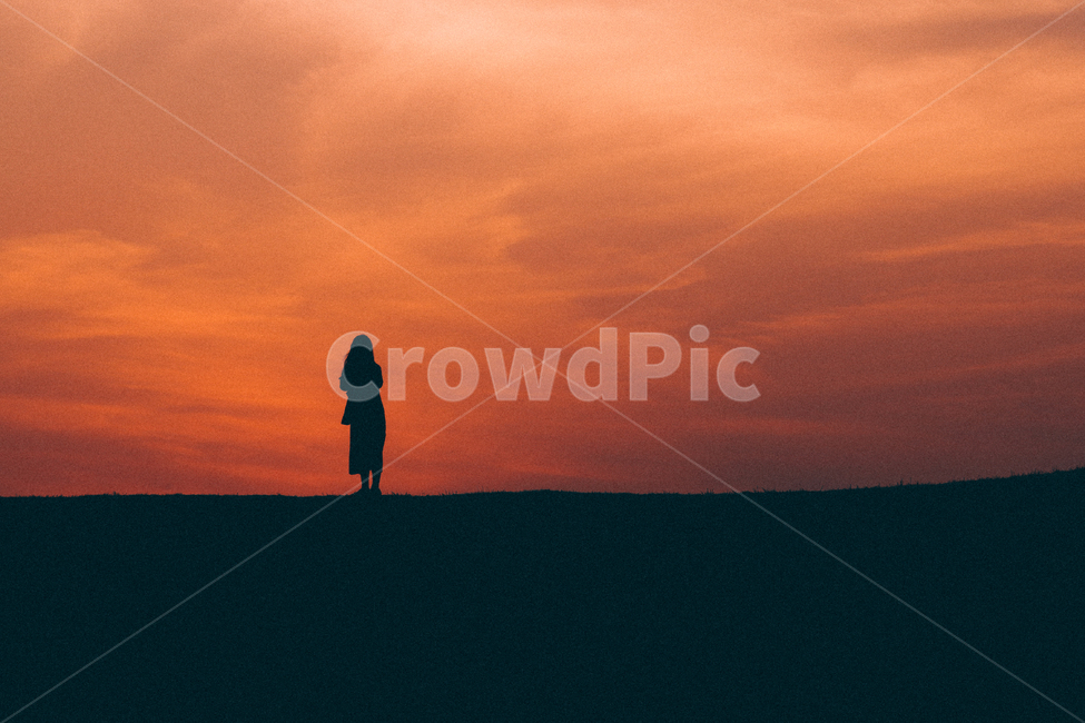 노을,감성,솔로,여자,커플,혼자,바라보기,그림,사람,인물,인간,human,person,여성,여자,woman,female,lady,인물실루엣,사람실루엣,character silhouette,human silhouette,nature,자연,outdoors,옥외,red sky,붉은 하늘,sunset,일몰,sky,하늘,dawn,새벽,dusk,황혼