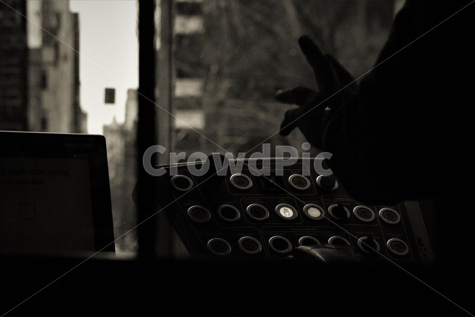 트램,지상철,교통수단,전철,흑백,모노크롬,계기판,tram,train,trasportation,monochrome,감성,blackandwhite,운전수,operator,운전자