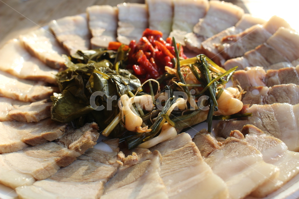 음식,보쌈,파김치,무말랭이,맛있는,먹음직스러운,전통적인,한식,한국음식,식당,레스토랑,음식,식재료,요리,food,cook,meal,dishes,food reserves,육류,고기,meat,한식,한국음식,한국요리,korean food,korean dishes,korean meal,korean cook