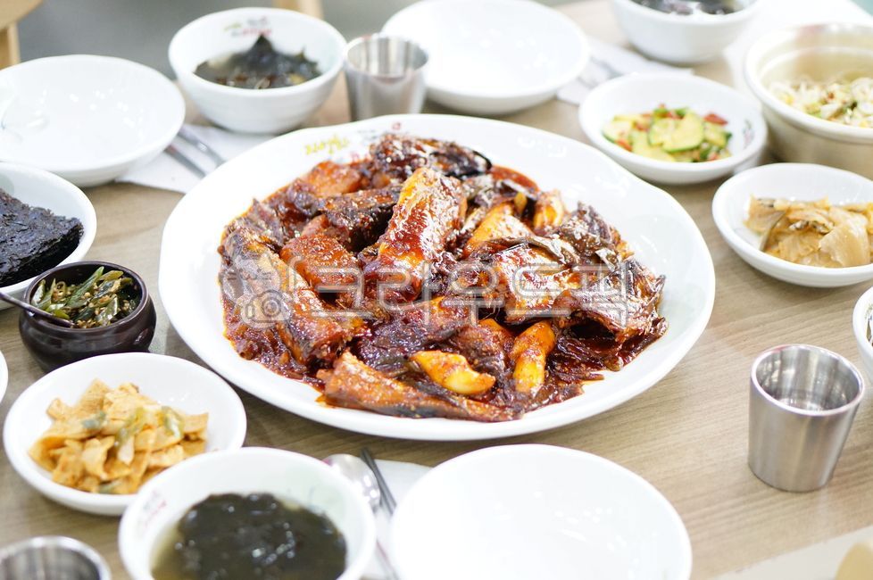 lunch,table setting,koreanmeal,plate,bowl,Korean food,Pollock,stewed fish,cooking,nose bridge,koreanfood,Braised nose bridge,Steamed Pollack,Steamed dish,Steamed fish,Korean,food,koreancook,meal,stewed pollack,dish,fish,Steamed nose bridge,traditional foo