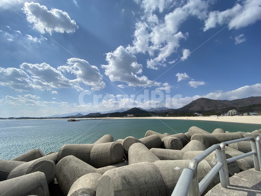 바다,해변,방파재,모래사장,하늘,구름,날씨좋은해변