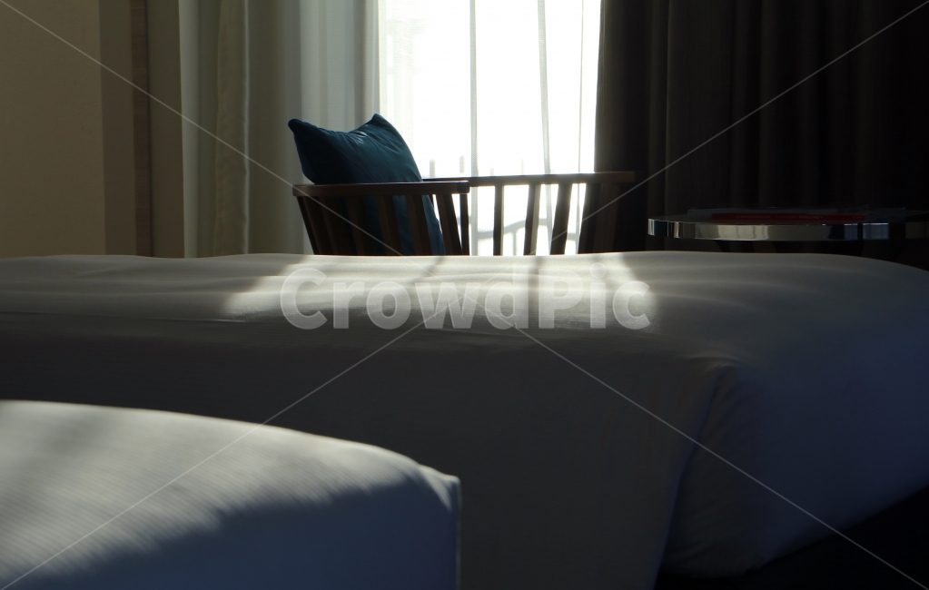 휴식,침대,의자,햇살,아침,커튼,쿠션,호텔,여행,휴가,traveling,vacation,trip,휴식,힐링,rest,relaxation,healing,인테리어,실내디자인,interior design