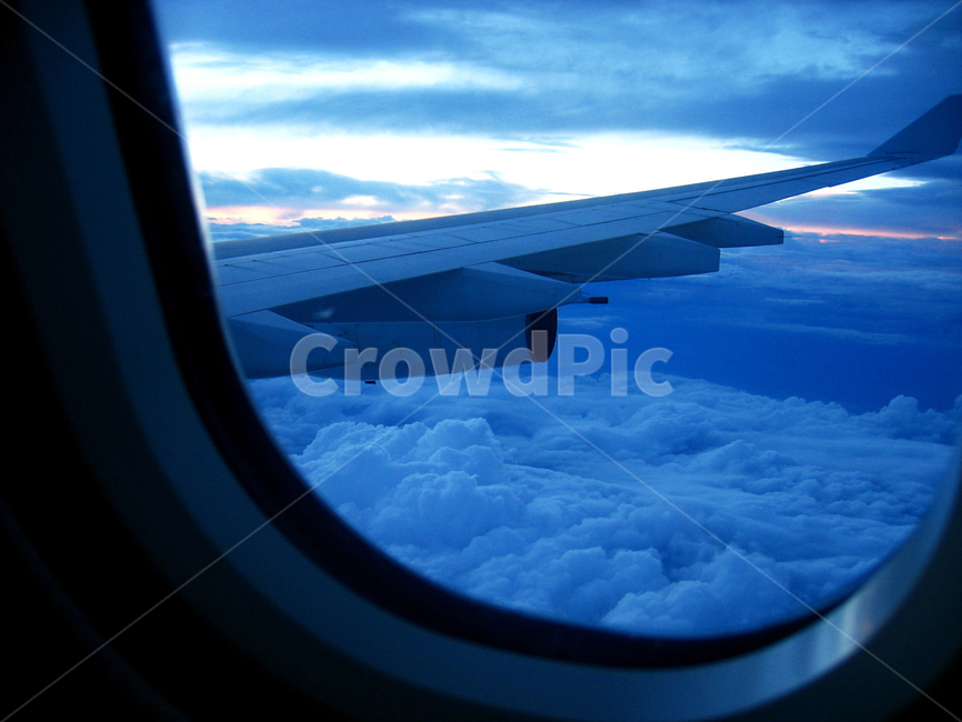 창문,비행기,창밖,구름,석양,날개,하늘,푸른,새벽,감성,window,airplane,sky,outofthewindow,sunlight,cloud,bluish,교통,교통수단,traffic,transportation