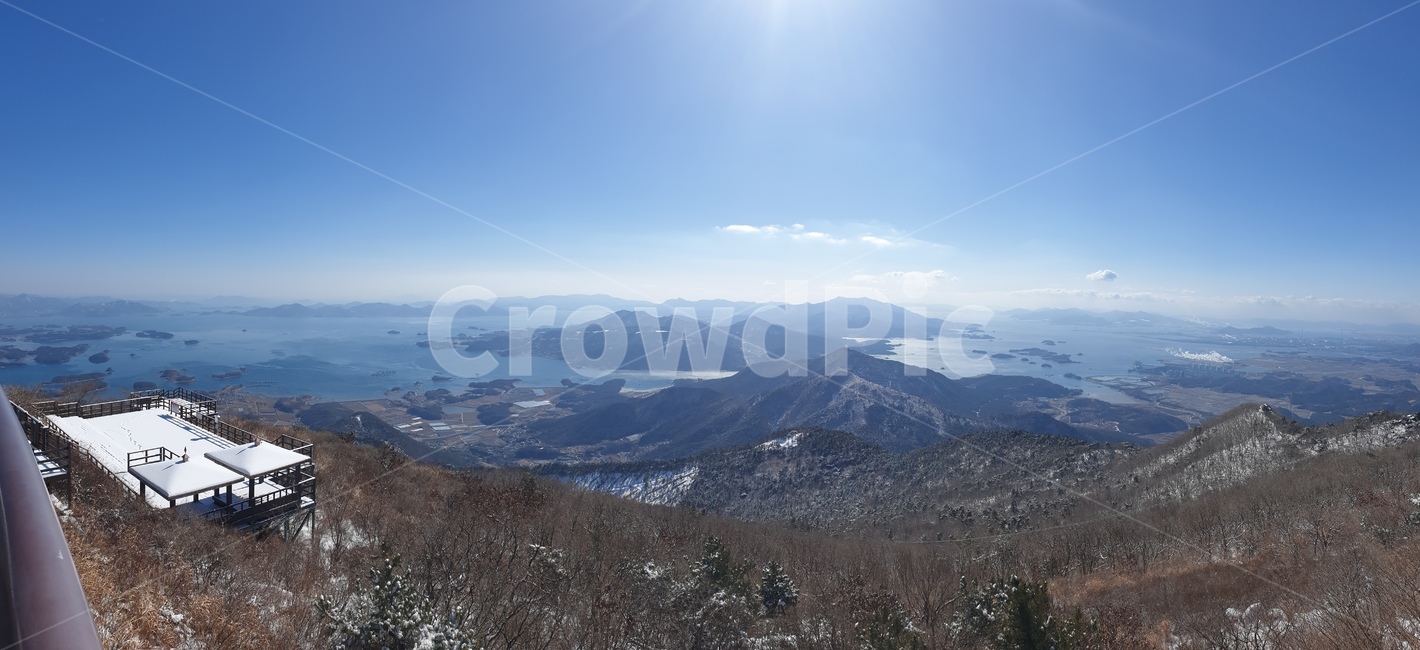 바다,섬,눈덮인산,남해,하동,하동금오산,전망,겨울,계절,winter,season,자연,풍경,nature,landscape,mountain,산,mountain range,산맥,outdoors,옥외,slope,경사