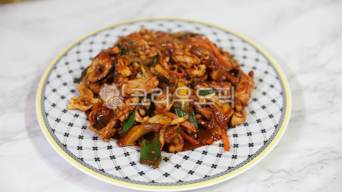 cabbage,onion,kdreancook,redpepperpaste,green onion,stirfriedfood,spicy,Stirfried squid,chili powder,calamari,koreancuisine,squid,Spicy,snack,plate,chili pepper paste,vegetable,stirfriedsquid,redpepperpowder,stirfried dishes,Korean food,ingredients,cookin