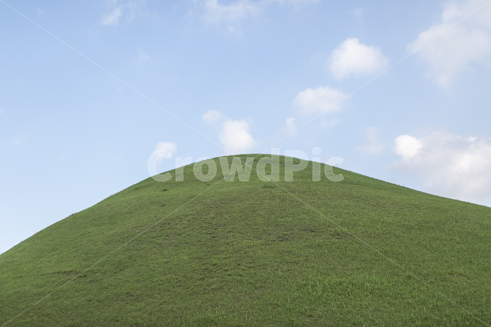 녹색,공원,경주,대릉원,무덤,하늘,구름,파란색,초록색,유원지,휴일,배경,풍경