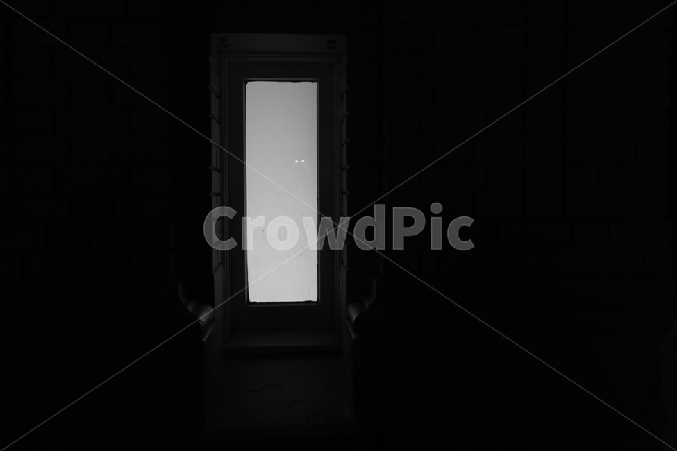 흑백사진,집,어둠,검정,흑백,조명,불빛,문