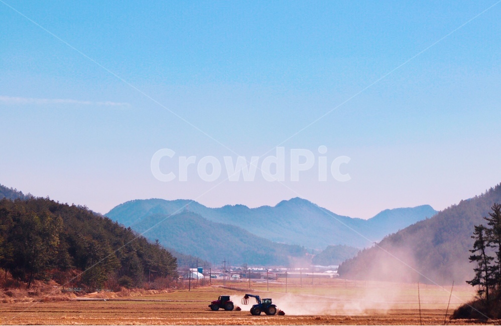 시골,트랙터,논,산,감성,시골,마을,풍경,landscape,country,rural,town,감성,sensible,feeling,산업,industry,industrial,농업,농사,agriculture,farming,farming industry