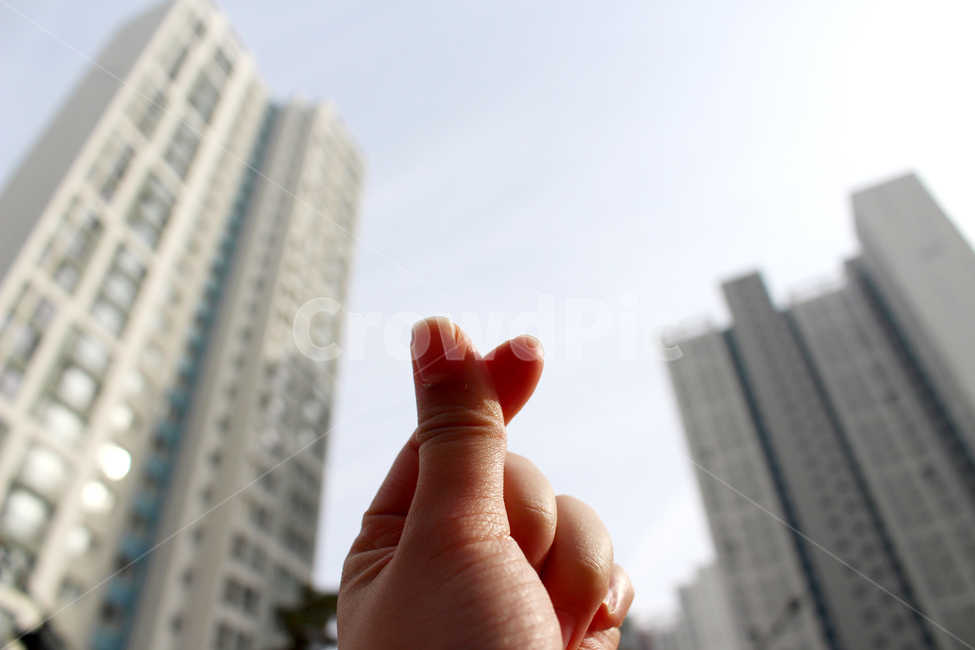 시티,고층건물,건물,도시,어반,아파트,apartmentbuilding,urban,building,highrise,city,town,사람,human,인간,finger,손가락,person