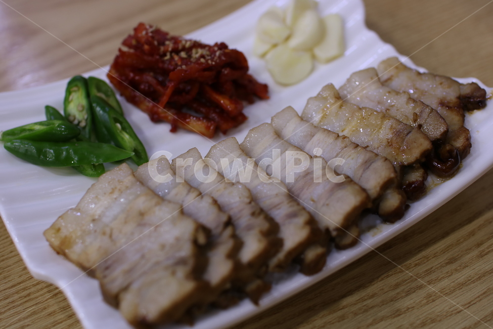 수육,고기,돼지고기,고추,마늘,한식,고기요리,음식,식사,식사메뉴,음식,식재료,요리,food,cook,meal,dishes,food reserves,육류,고기,meat