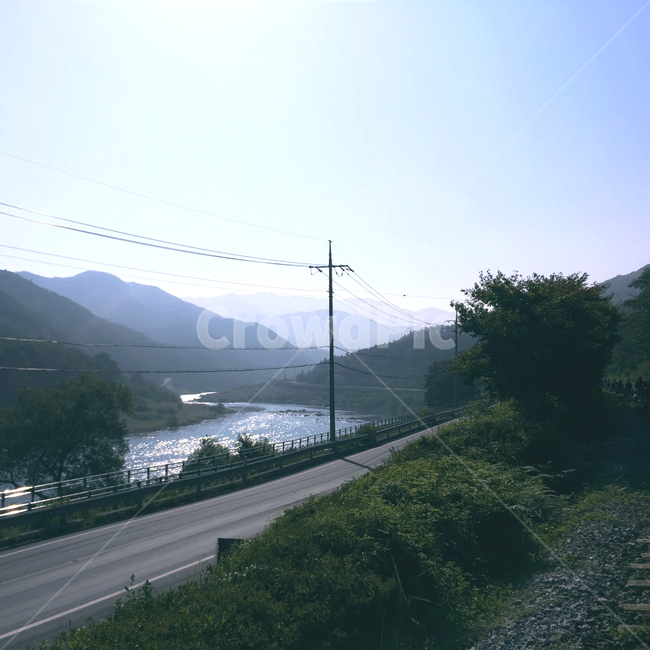강,도로,풀숲,전신주,능선,river,road,bush,ridge,mountain