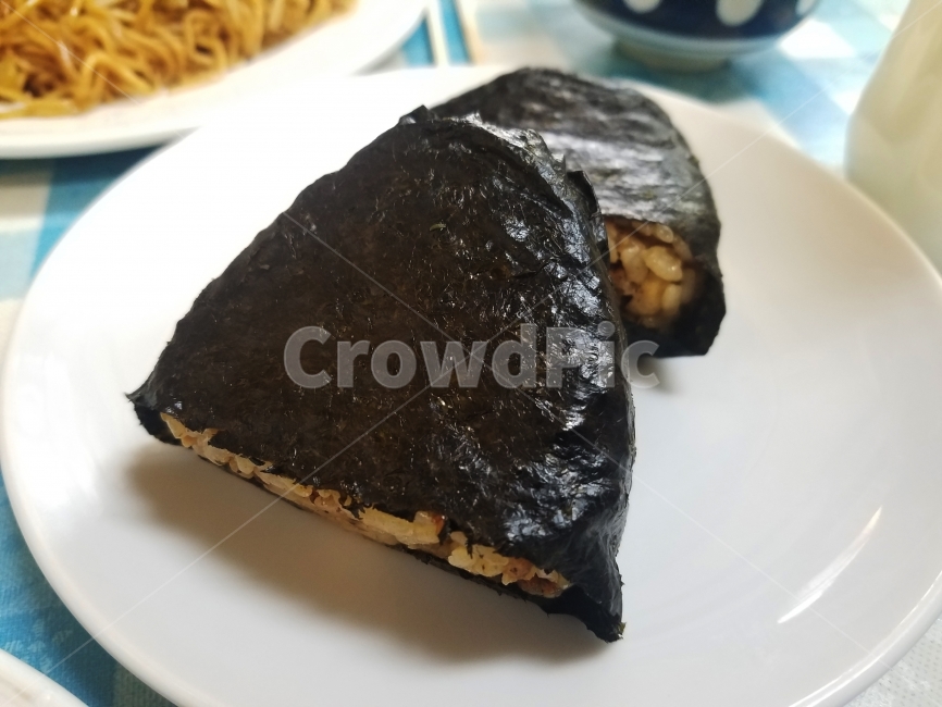 오니기리,Onigiri,おにぎり,food,주먹밥,일본음식,음식,음식사진,음식,식재료,요리,food,cook,meal,dishes,food reserves,일식,일본음식,일본요리,Japanese food,Japanese dishes,Japanese meal,Japanese cook