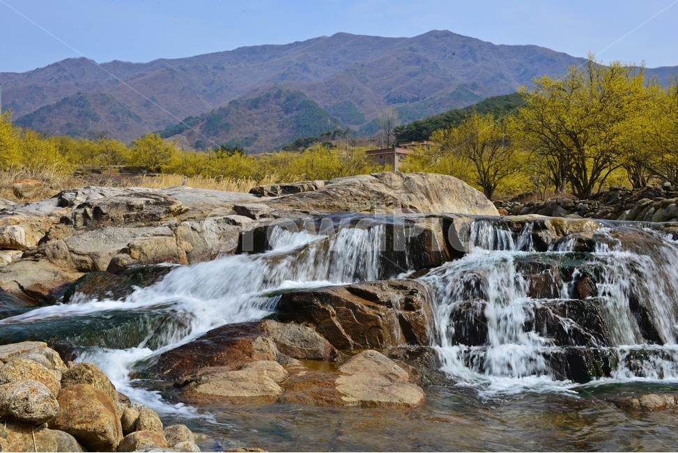 water,river,강,outdoors,옥외,nature,자연,waterfall,gravel,자갈,전남,구례,산동,산동마을,산수유,산수유마을,산동산수유마을,봄,산동봄,계절,노랑꽃,산수유꽃,폭포,만복대,경치,경관,풍경,자연,풍경,nature,landscape
