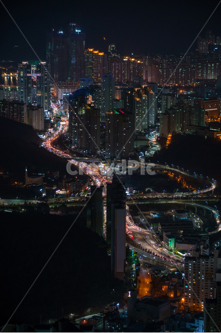 야경,도시,도심,불빛,아파트,고층건물,밤,스카이라인,빌딩숲,대도시,건축물,city,night,야경,밤,풍경,nightscape,night,landscape,도시,city,한국도시풍경,한국도시경관,korea cityscape,outdoors,옥외,경치,nature,자연,scenery,road,도로,intersection,교차로,aerial view,조감도,building,건물,urban,어반,metropolis,중심지,시티,town