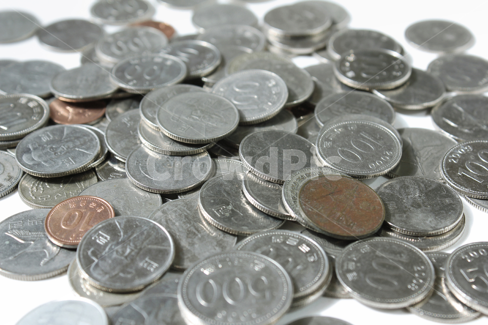 한국,한국동전,동전,100원,10원,500원,금속,은색,흰배경,금융,실버,경제,banking,korea,coin,metal,money,silver,won,cash,돈,더미,덩어리,group,쌓인,많은,many,50원,금융,돈,finance,banking,money
