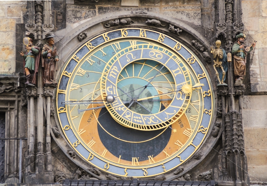 capital,traveler,city,Eastern Europe,old town,building,Astronomical clock,travel photo,tourist,beautiful,old town hall,antique,landmark,city hall,architecture,travel destination,sightseeing,famous,middle ages,Europe,tourist destination,old,heritage,astron