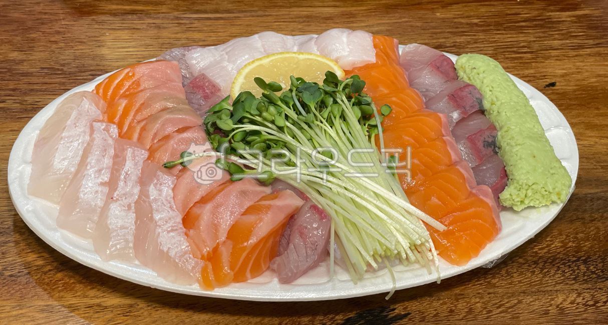 음식,food,회,모둠회,방어,연어,연어회,방어회,와사비,광어,광어회,모듬세트,레몬,겨울회,회모둠,술안주,안주