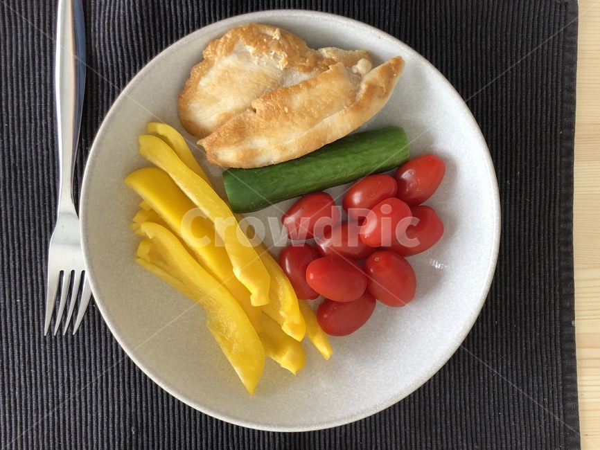 food,음식,dish,요리,meal,식사,방울토마토,파프리카,오이,닭가슴살