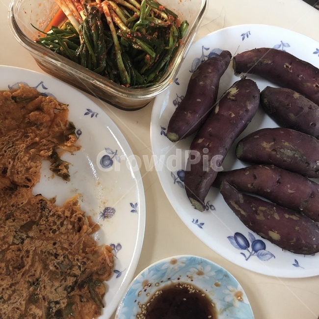 파김치,비오는날,음식,식사,고구마,김치전,가정식,가정,단란,간식,야식,음식,식재료,요리,food,cook,meal,dishes,food reserves