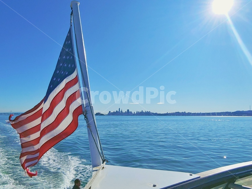 sky,tide,flag,California,american flag,boat,San Francisco,ocean,clear weather,Old Glory,perry,Sky blue