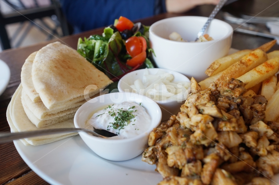 gyros,chicken,european food,pita bread,French fries,greek food,Chajiki,western food