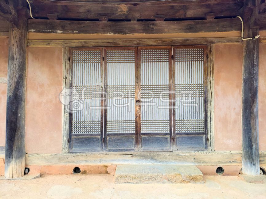 전통문,문,전통건축,나무문,한옥,한국전통,불교,사찰,문살,종교,문고리,패턴,koreanculture,koreantraditional