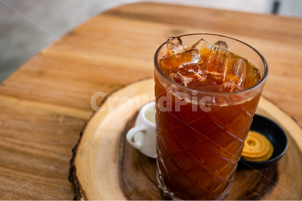 아이스,아메리카노,나무테이블,나무,얼음,여름,시원한,음료,컵,glass,cup,coffee,커피,cafe,카페,롱블랙,커피,카페,coffee,cafe