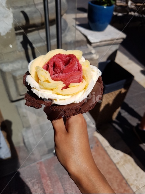 human hand,ice cream,dessert,Gelato,Street,Overseas