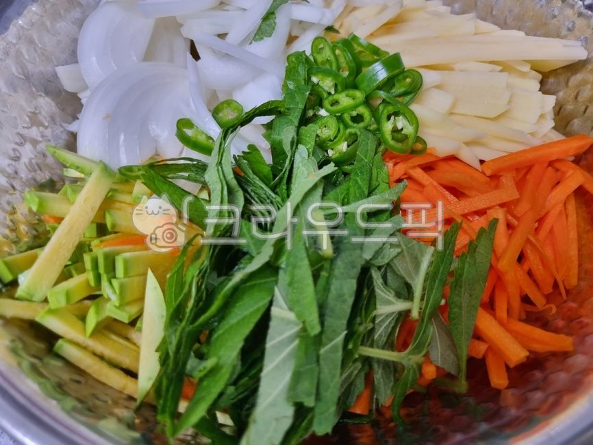 pepper,perillaleaf,chili,onion,hotpepper,zucchini,cookingmaterial,youngsquash,redpepper,squash,Zucchini Pumpkin,Spicy pepper,whitepotato,potato,youngpumpkin,Food Ingredients,ingredients,juicypumpkin,reductionofcapital,foodmaterial,jukini,amber,cooking ing