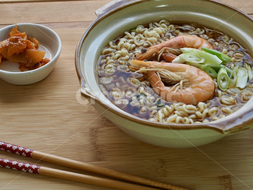 라면,새우라면,새우,한국음식,식품,한식,한국문화,한국,배경,음식문화,웰빙,문화,아시아,아시아음식,전통,음식,요리,면요리,국물,파,음식,식재료,요리,food,cook,meal,dishes,food reserves,면류,면요리,noodles
