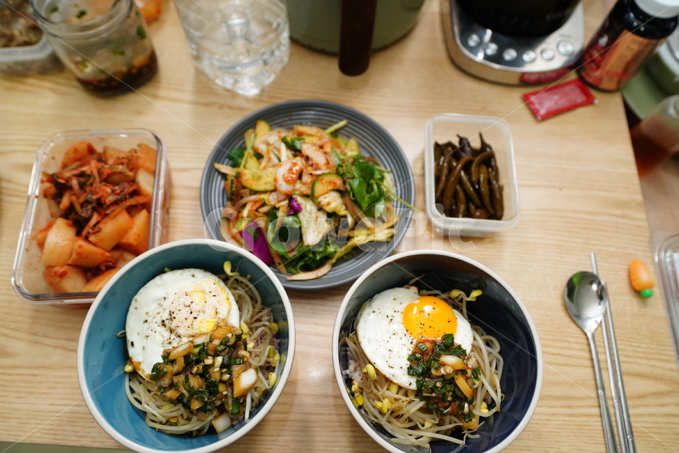 집밥,계란,후라이,콩나물밥,야채,식사,먹거리,음식,한식,식기,그릇,나물,무침,한식,한국음식,한국요리,korean food,korean dishes,korean meal,korean cook