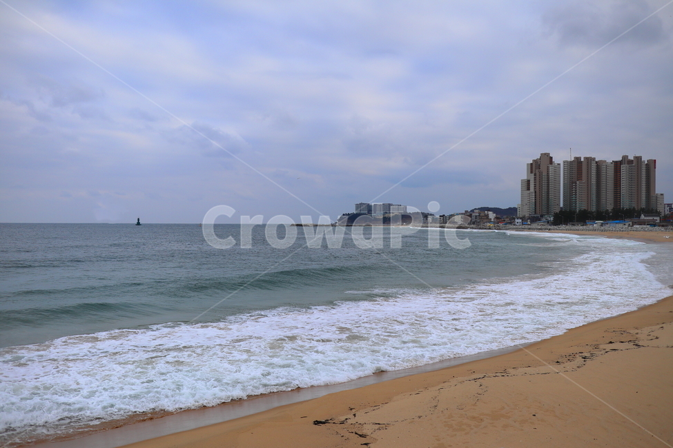 바다,속초,모래,하늘,여름,풍경,sea,summer,sky,sand,beach,해변가,계절,자연,풍경,nature,landscape,해변,바다,beach,sea,outdoors,옥외,water,물,ocean,대양,shoreline,해안선