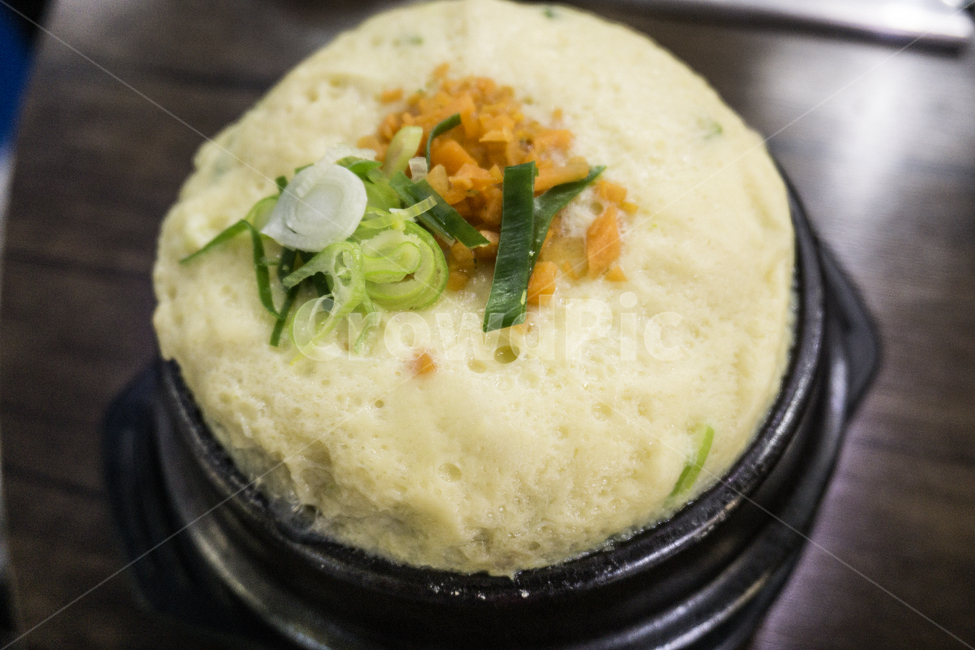 계란찜,찜,계란,달걀,뚝배기,대파,파,음식,노란색,맛있다,계란요리,요리,한국음식,뜨거운,보글보글,봉긋,부풀다,건강한,부드러운,국물,간단한,노랑,먹음직스러운,식욕,한국요리,싱거운,중탕,한식,음식,식재료,요리,food,cook,meal,dishes,food reserves,한식,한국음식,한국요리,korean food,korean dishes,korean meal,korean cook