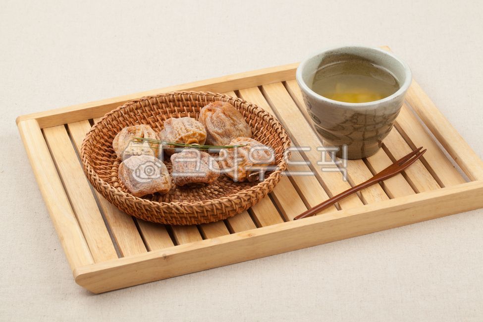 곶감,감,반건시곶감,건시,씨없는,열매,디저트,건조한,말린,달달한,음식,간식,과일,식재료,persimmon,dryed,dryedpersimmon,food,foodreserves,dessert,접시,dish,포크,후식,snack