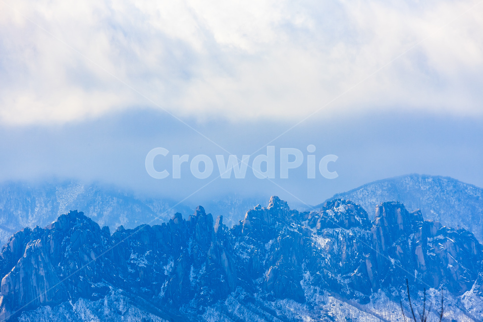 울산바위,속초,하늘,구름,산,자연,풍경,nature,landscape,한국자연풍경,한국자연경관,korea nature landscape,outdoors,옥외,mountain,mountain range,산맥,peak,피크