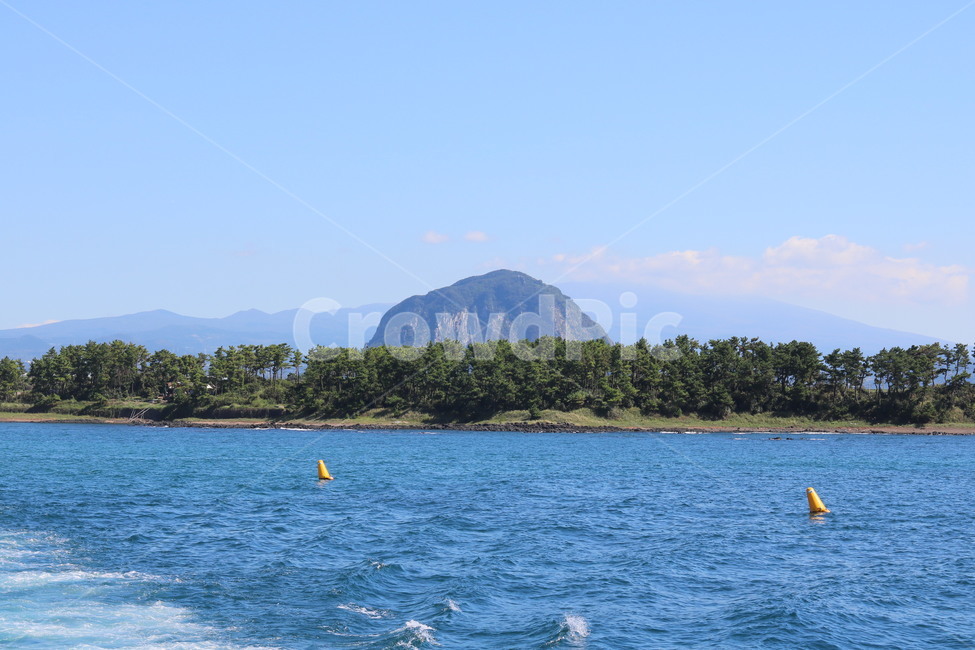 제주도,산방산,바다,파도,나무,풍경,힐링,자연,구름,하늘,자연,풍경,nature,landscape,한국자연풍경,한국자연경관,korea nature landscape,제주도,jeju,jeju island,outdoors,옥외,land,땅,sea,ocean,대양,water,물,shoreline,해안선