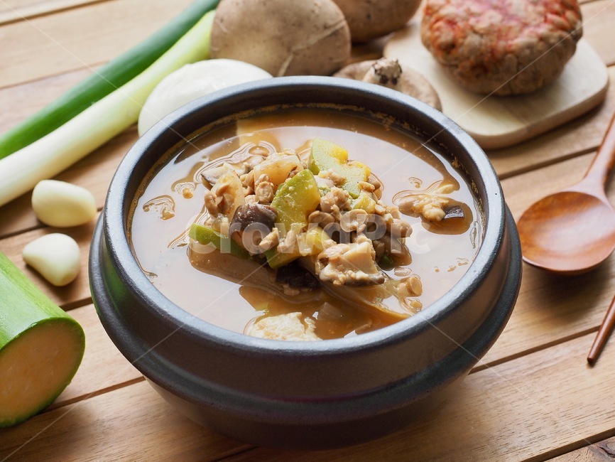 청국장,청국장찌개,찌개,된장찌개,야채,식품,한식,한국문화,음식,한국,배경,음식문화,웰빙,문화,아시아,아시아음식,전통,점심,점심식사,국물,국물음식,음식,식재료,요리,food,cook,meal,dishes,food reserves,한식,한국음식,한국요리,korean food,korean dishes,korean meal,korean cook