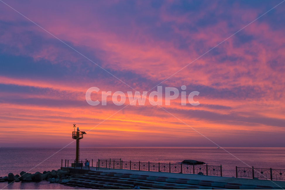 바다,노을,일몰,하늘,파도,등대,뒷모습,실루엣,구름,수평선,풍경,sea,sunset,sky,wave,lighthouse,cloud,해변,landscape,evening,해질녘,ocean,beach,등대,lighthouse