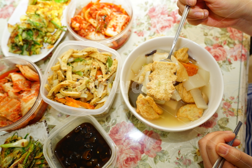 집밥,음식,오뎅,어묵,김치,식사,식탁,저녁,우리집,국물,한식,한국식,반찬,먹거리,푸드,안주,안주거리,음식,식재료,요리,food,cook,meal,dishes,food reserves,한식,한국음식,한국요리,korean food,korean dishes,korean meal,korean cook