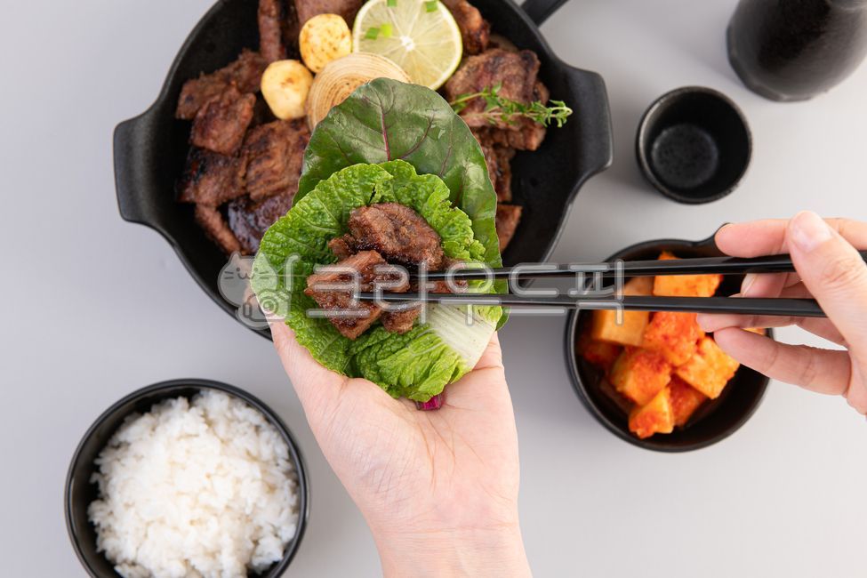 갈비,돼지갈비,소갈비,양념갈비,육류,한돈,한우,식사,음식,연출컷,스튜디오,메뉴컷