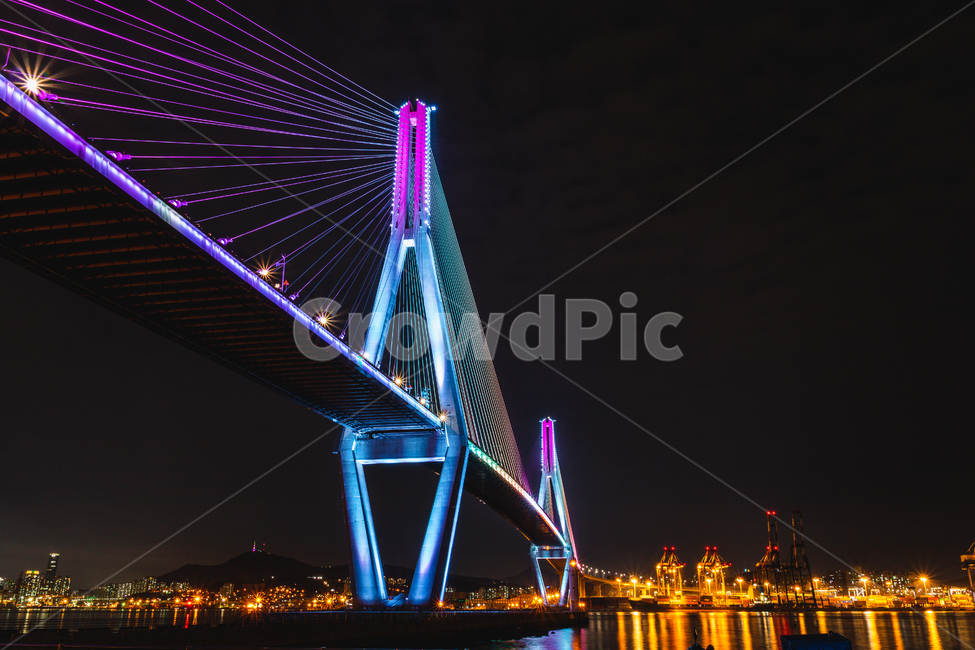 building,건물,북항대교,다리,감성,빛,야경,밤,풍경,nightscape,night,landscape,건축물,건물외관,exterior,building,structure,architecture,construction