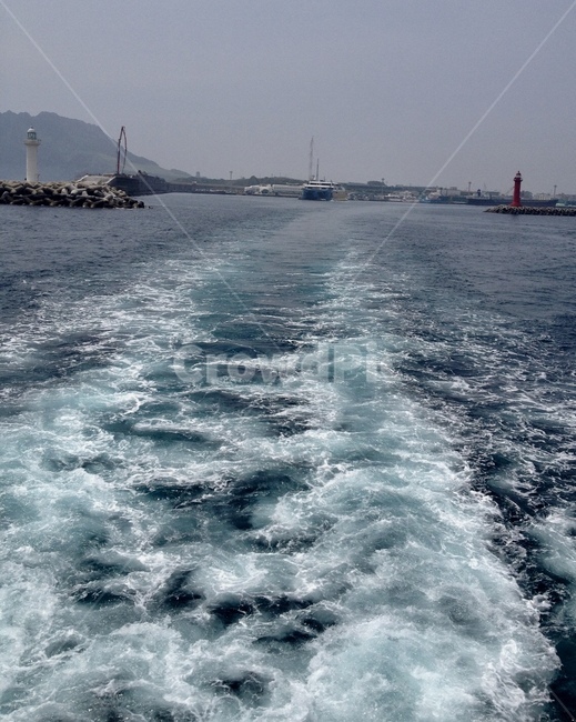바다,파도,배,제주도,풍경,자연,등대,파랑색,하얀색,평화로운,한적한,감성,자연,풍경,nature,landscape