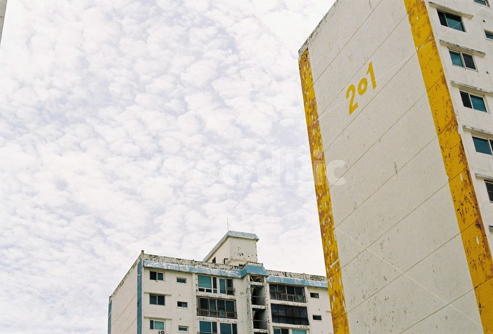 building,사무실건물,건물,officebuilding,아파트,구름,옛날아파트,건축물,건물외관,exterior,building,structure,architecture,construction