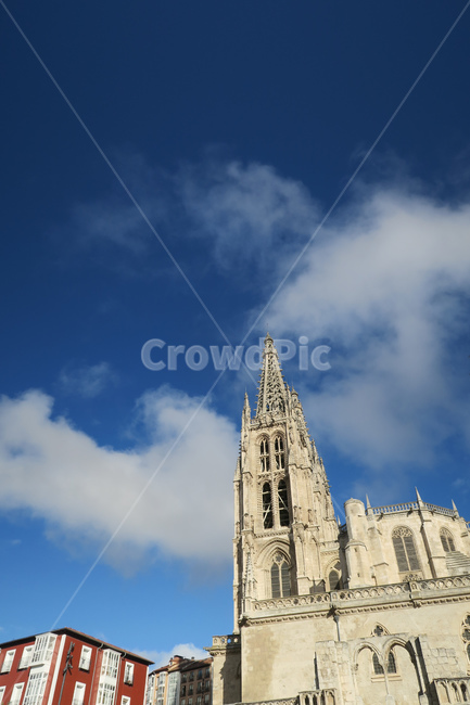 스페인,spain,españa,산티아고순례길,순례길,caminodesantiago,camino,건축,arquitectura,대성당,성당,부르고스대성당,부르고스,burgos,교회,장식,decoration,tower,탑,architecture,건축물,steeple,뾰족한탑,building,건물,person,첨탑,spire