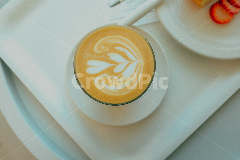 cafe,카페,아늑,빛,조용,실내,rest,테이블,사색,휴식,healing,트레이,커피,카페,coffee,cafe