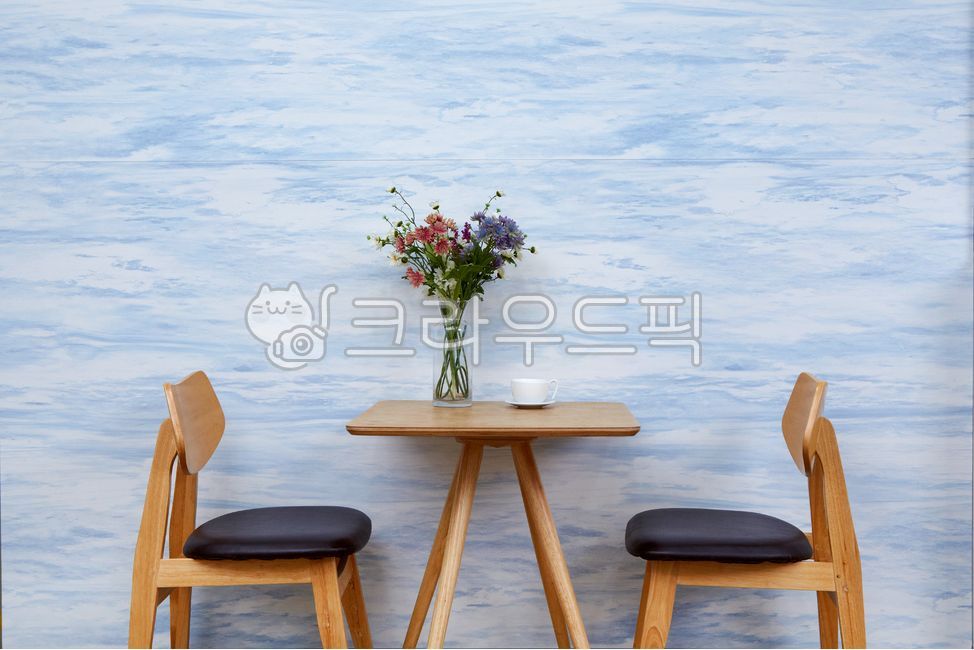 door,interior space,rentalstudio,construct,inside,interior,ornament,furniture,copy space,modern architecture,livingroom,indoors,wood,floor,decoration,table,modernarchitecture,interior wall,blossom,chair,flower arrangement,room,flower,one room,interior des