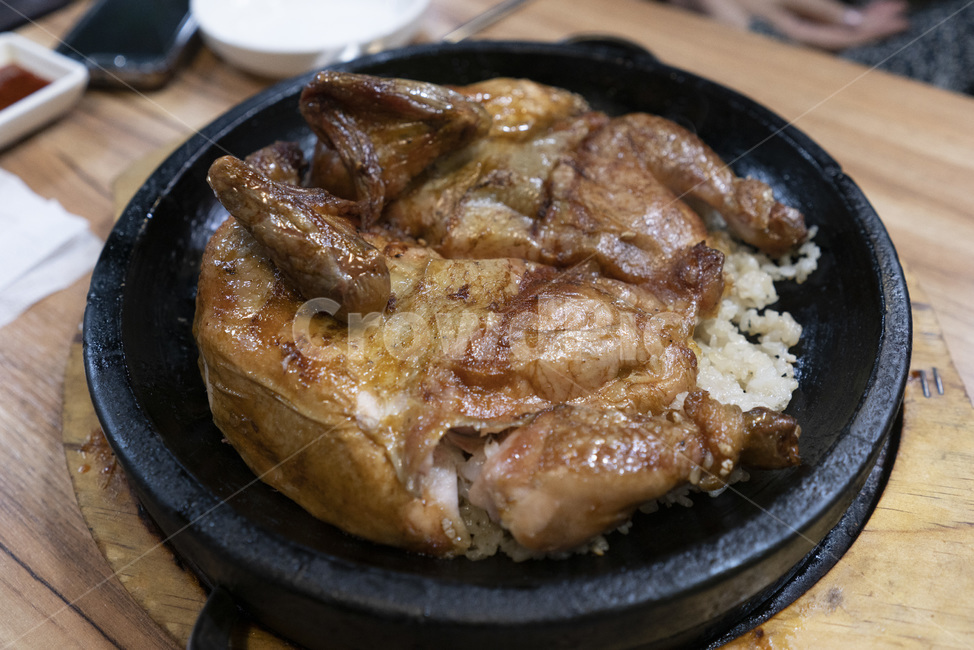 닭,전기구이,전기구이통닭,전기구이치킨,전기구이닭,장작구이,닭요리,치킨,통닭,장작구이통닭,음식,식재료,요리,food,cook,meal,dishes,food reserves
