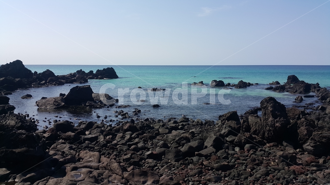 제주도바다,제주도해수욕장,에메랄드바다,에메랄드빛바다,현무암,바다,해수욕장,모래,해초,수평선,파도,맑은하늘