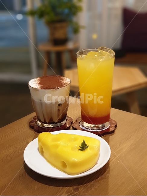 치즈케이크,커피,아인슈페너,카페,케이크,디저트,음식,식재료,요리,food,cook,meal,dishes,food reserves