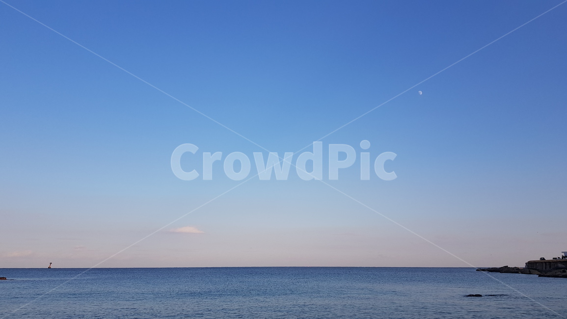 수평선,바다,하늘,고요,달,구름,탁트인,시원한,sky,sea,blue,해변,섬